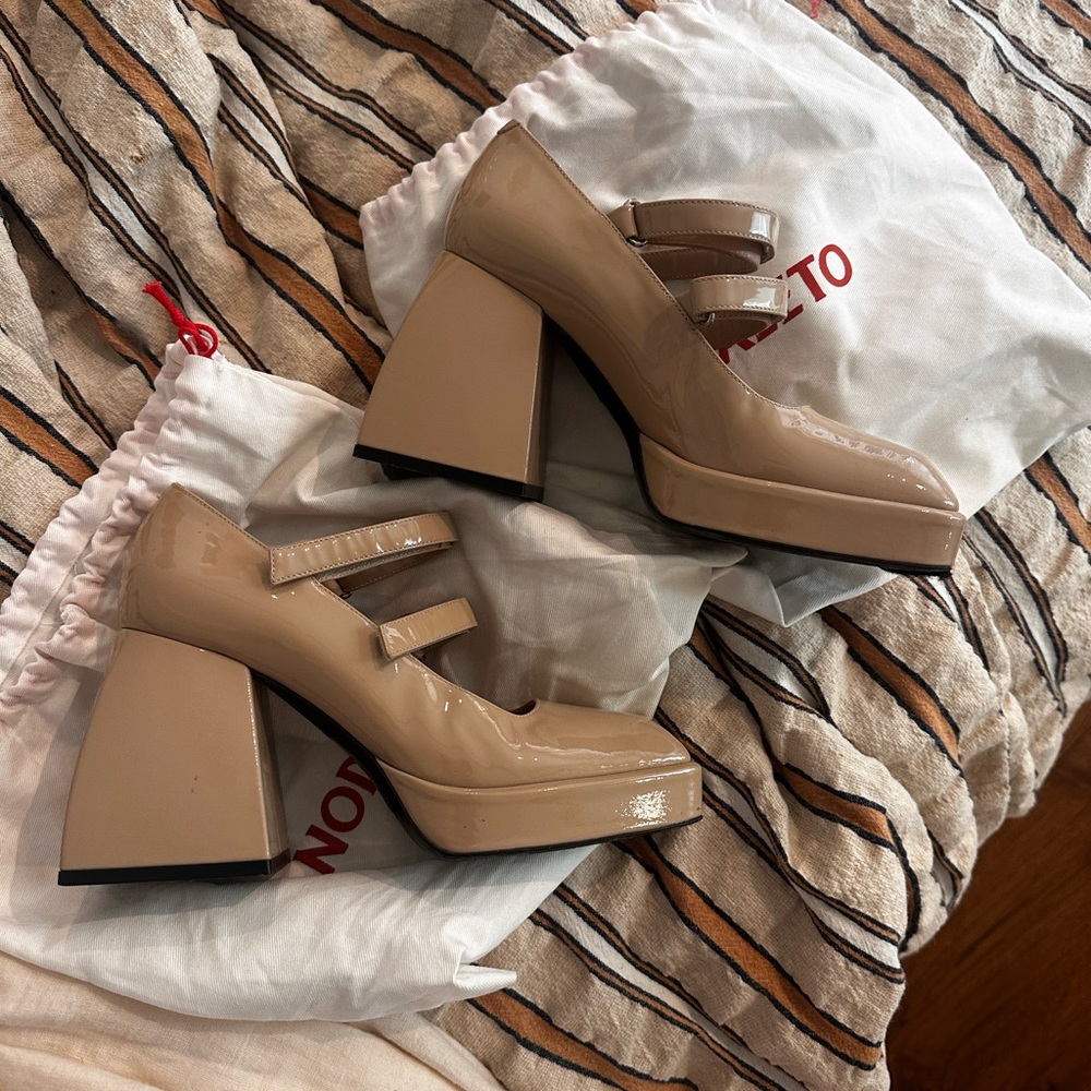 Nodaleto Pumps in Nude